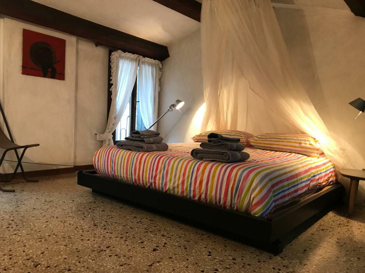 Palazzo Grassi And Accademia Bridge Superb House Apartment Венеция Екстериор снимка