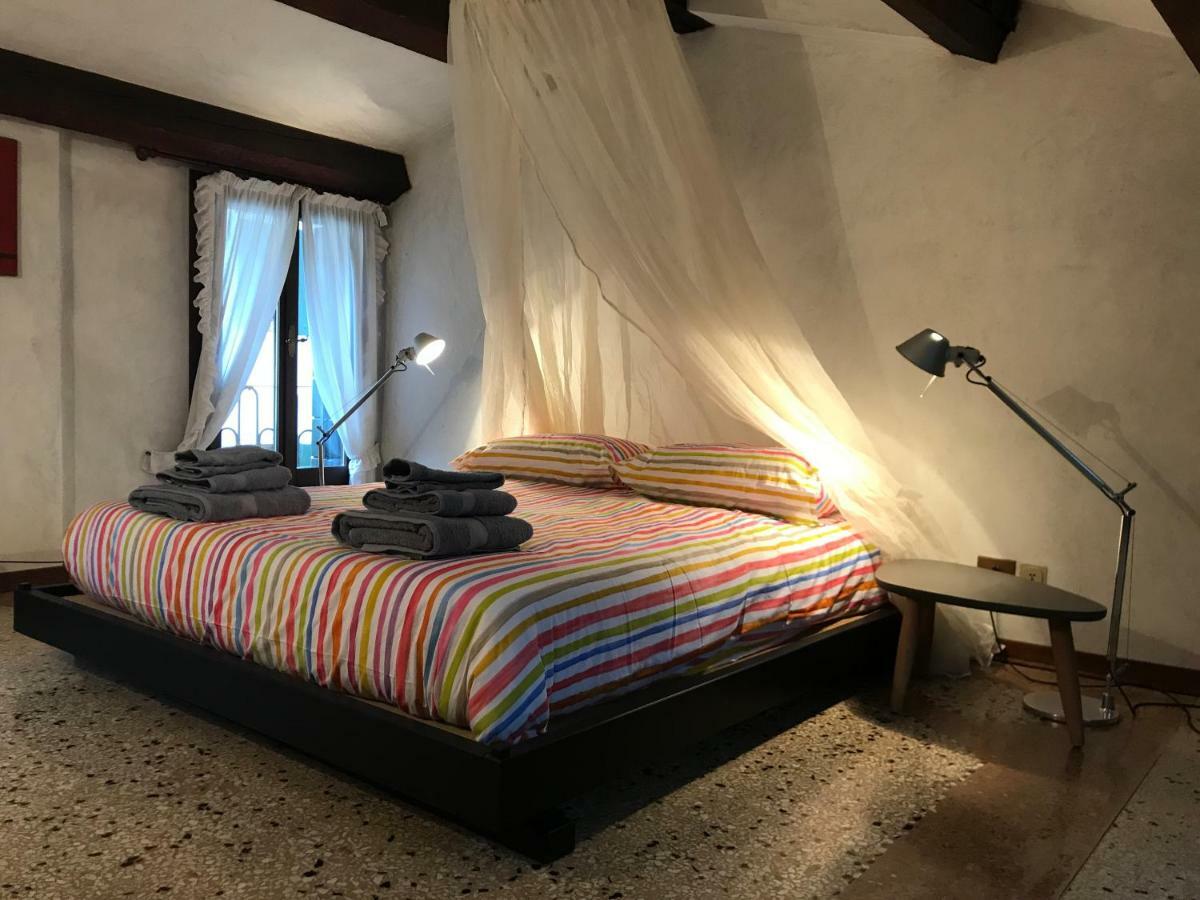 Palazzo Grassi And Accademia Bridge Superb House Apartment Венеция Екстериор снимка