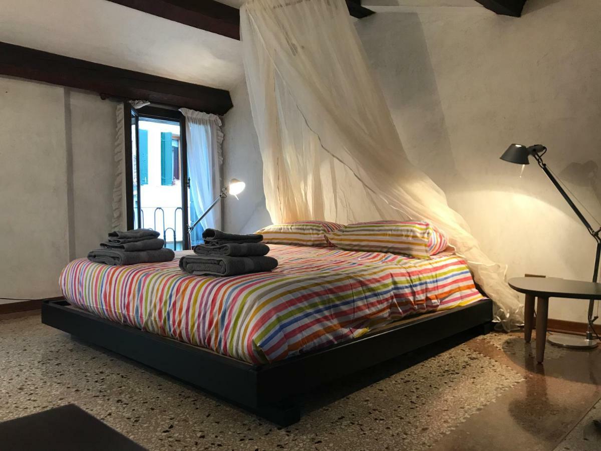 Palazzo Grassi And Accademia Bridge Superb House Apartment Венеция Екстериор снимка